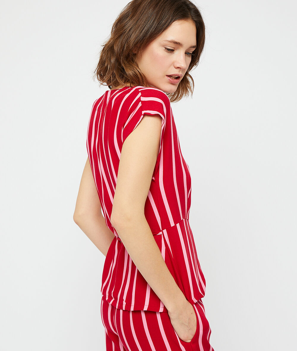 Chemisier de pyjama cache-cœur rouge/blanc.