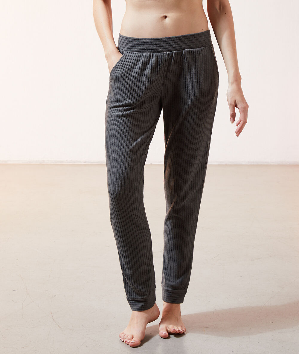 Pantalon côtelé loungewear kaki.