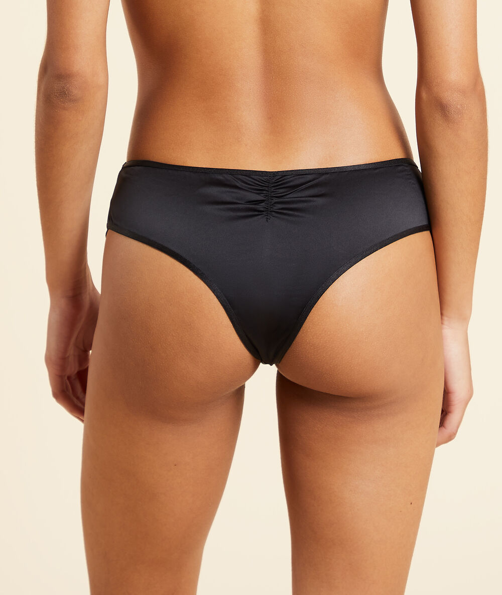 Cheeky en dentelle noir.