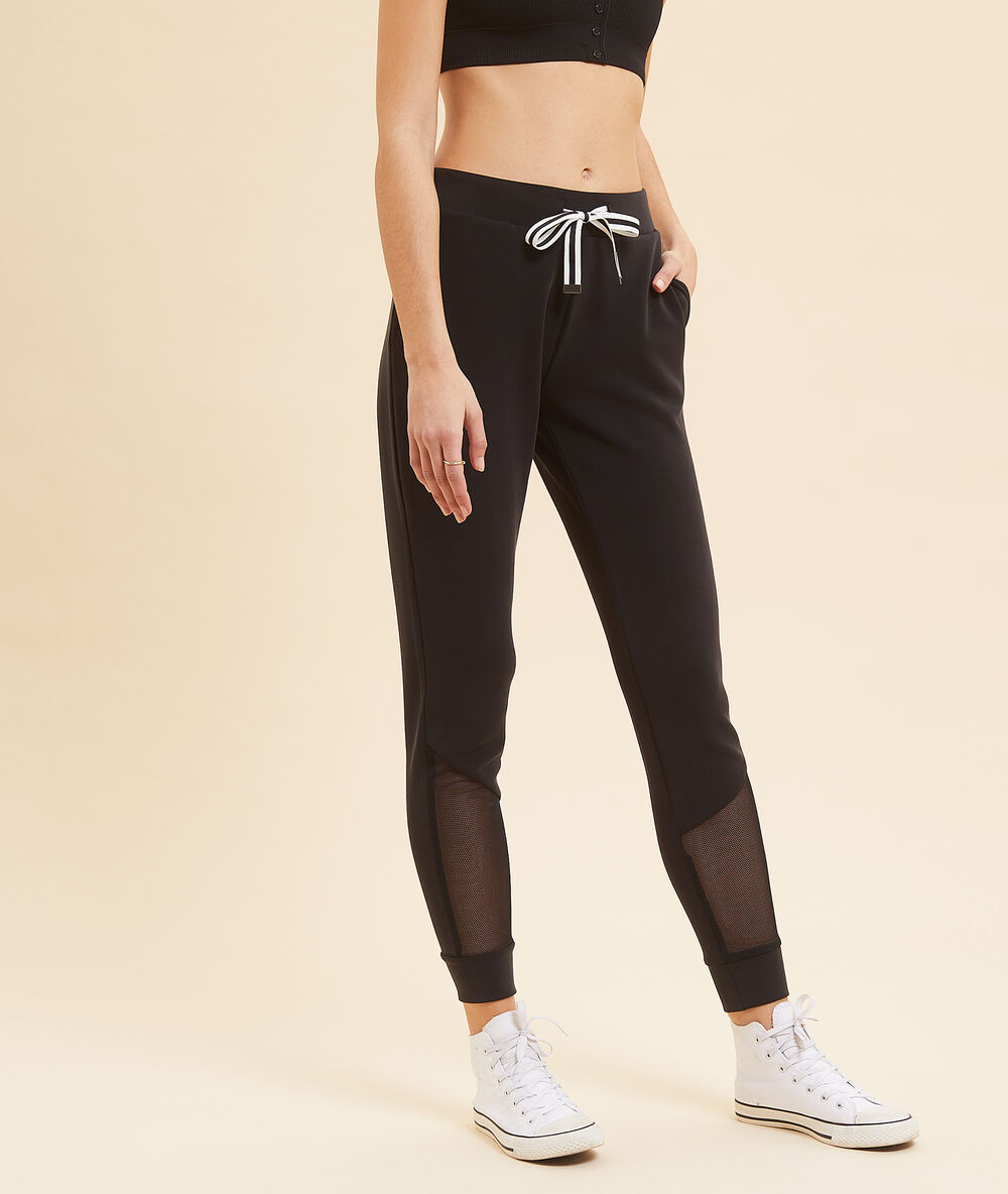 Pantalon de sport détails en tulle noir.