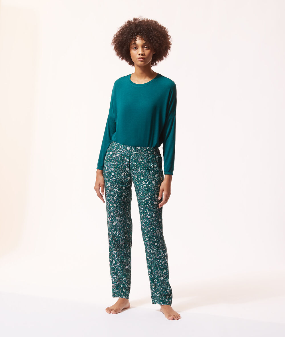 Pantalon de pyjama imprimé vert.