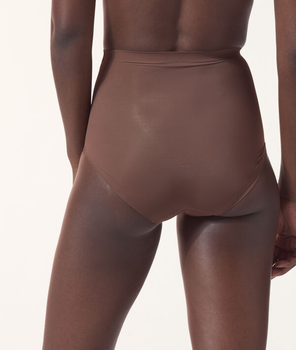 Culotte taille haute - niveau 3 : silhouette remodel&eacute;e marron.