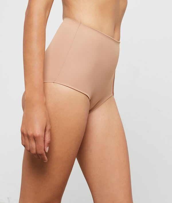 Culotte taille haute niveau 3 : silhouette remodel&eacute;e dune.