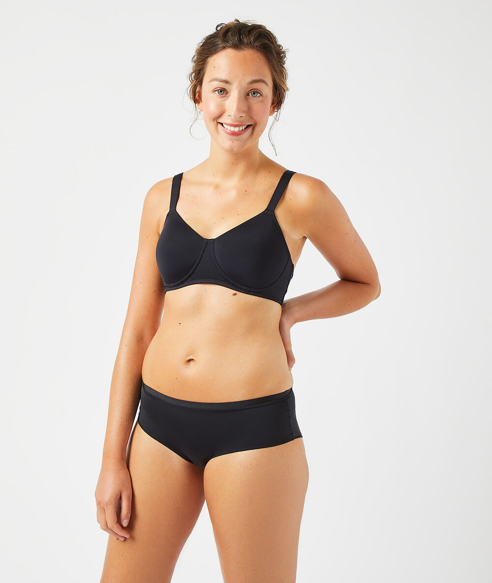 Soutien-gorge post-mastectomie coques fines en microfibre noir.