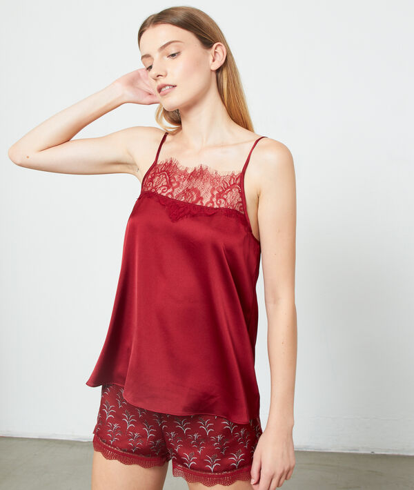 Top satiné décolleté dentelle bordeaux.