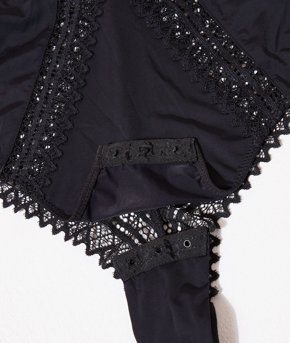 Body dos en dentelle noir.