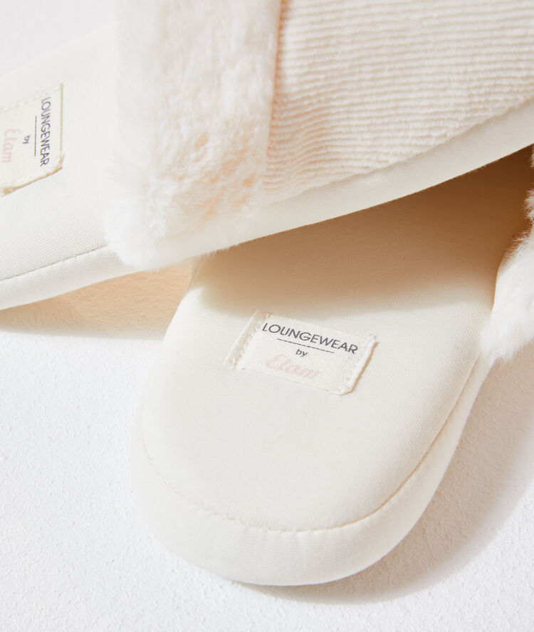Chaussons mule velours ecru.