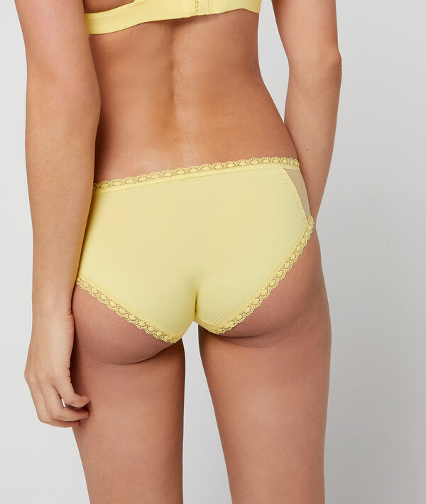 Shorty en tulle et microfibre jaune.