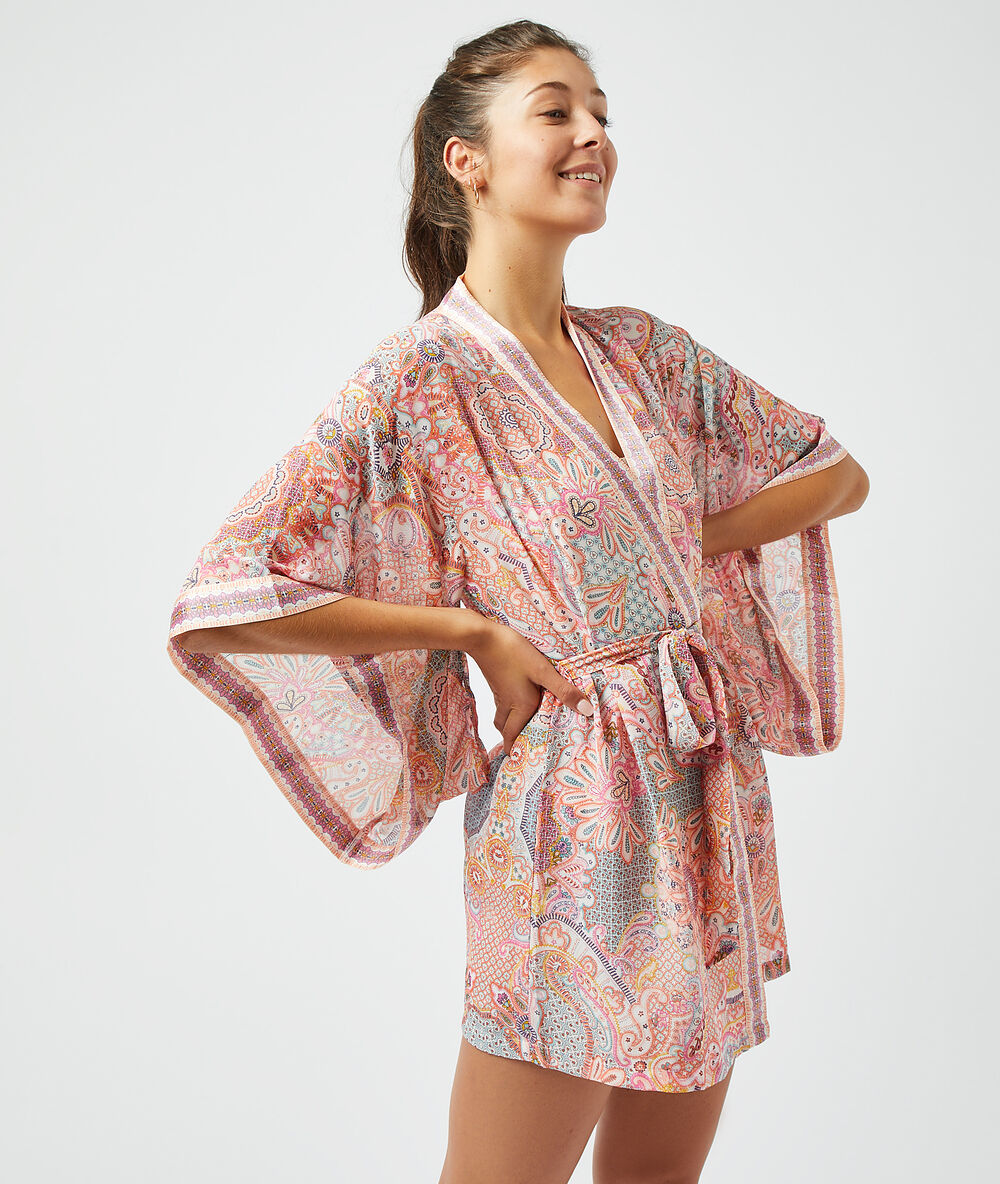 Kimono satiné imprimé multicolore.