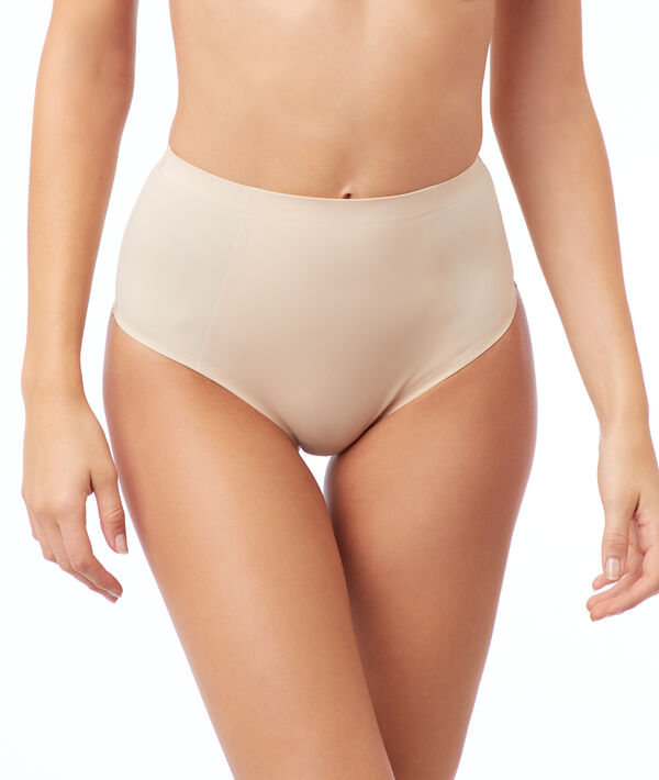 String taille haute - niveau 3 : silhouette remodel&eacute;e peau.