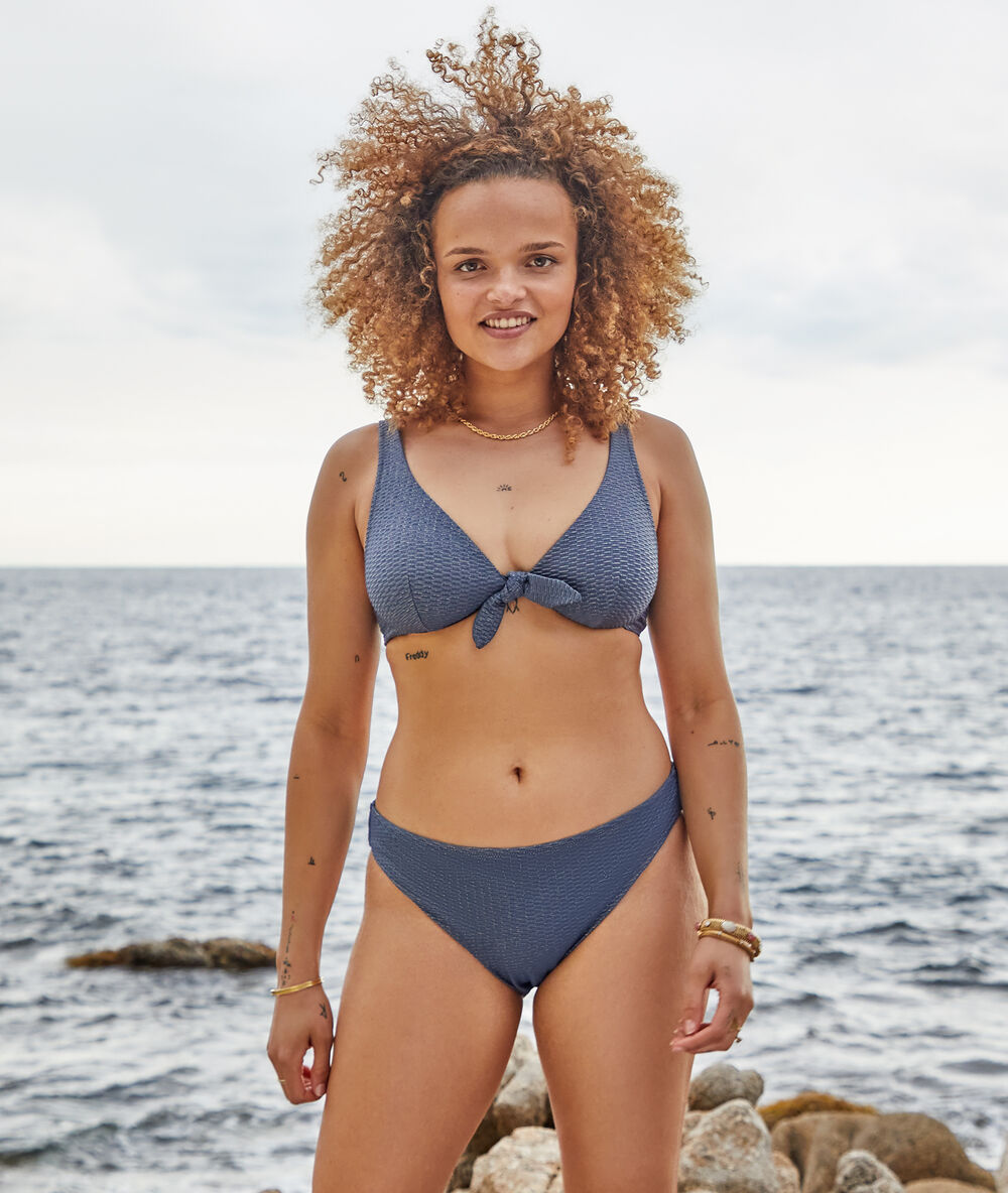Soutien-gorge corbeille sans coques noué maillot de bain gris.