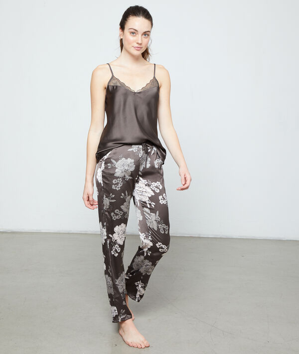 Pyjama 3 pièces taupe.