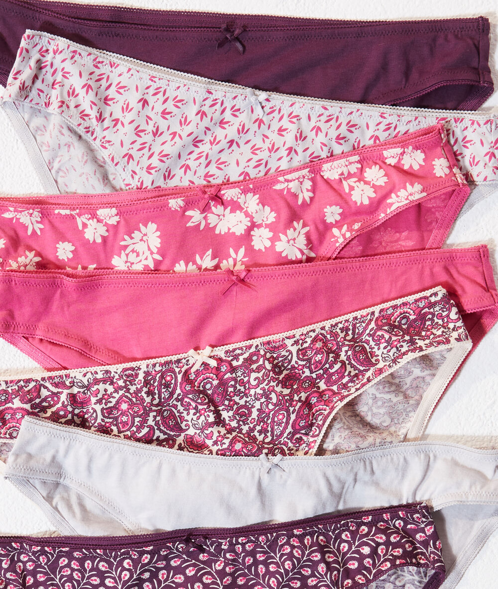 Lot de 7 culottes imprimées bordeaux.