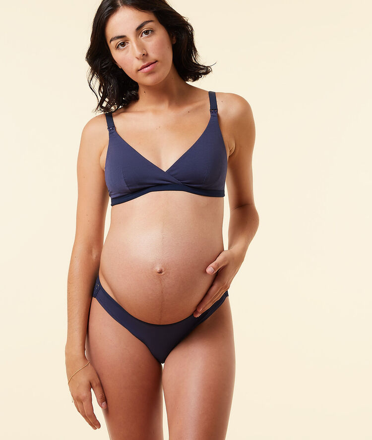 Culotte avec dentelle marine.