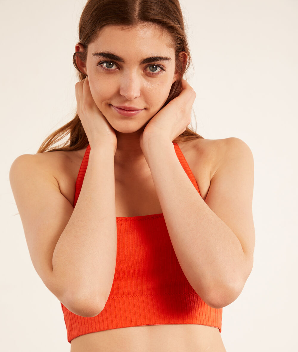 Crop top dos nu en maille côtelée orange.