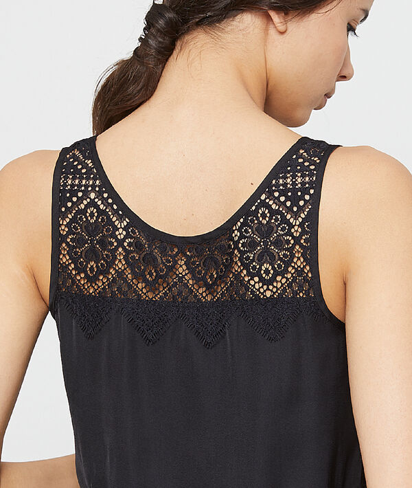 Top bas dentelle noir.