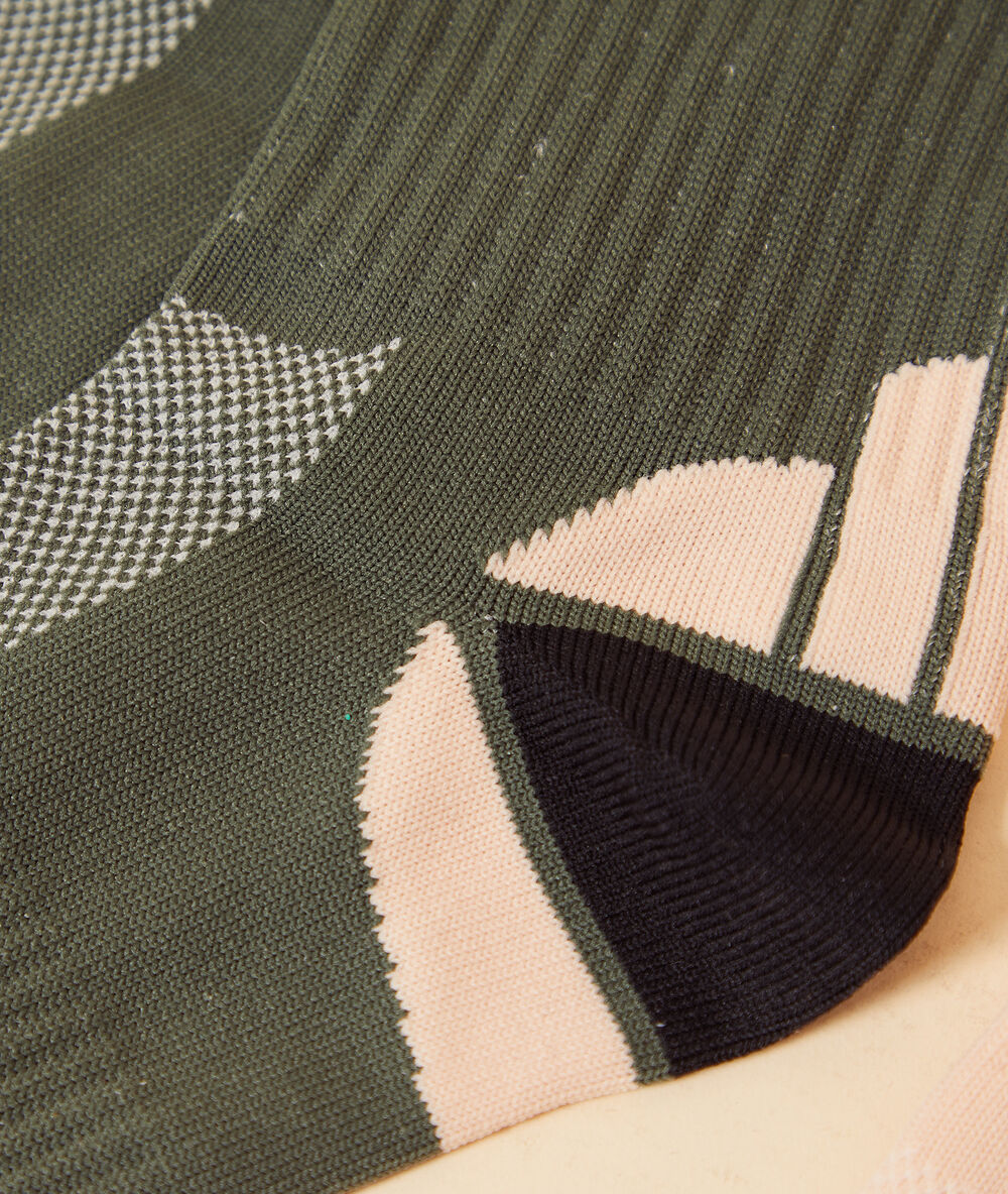 Lot de chaussettes de sport kaki.