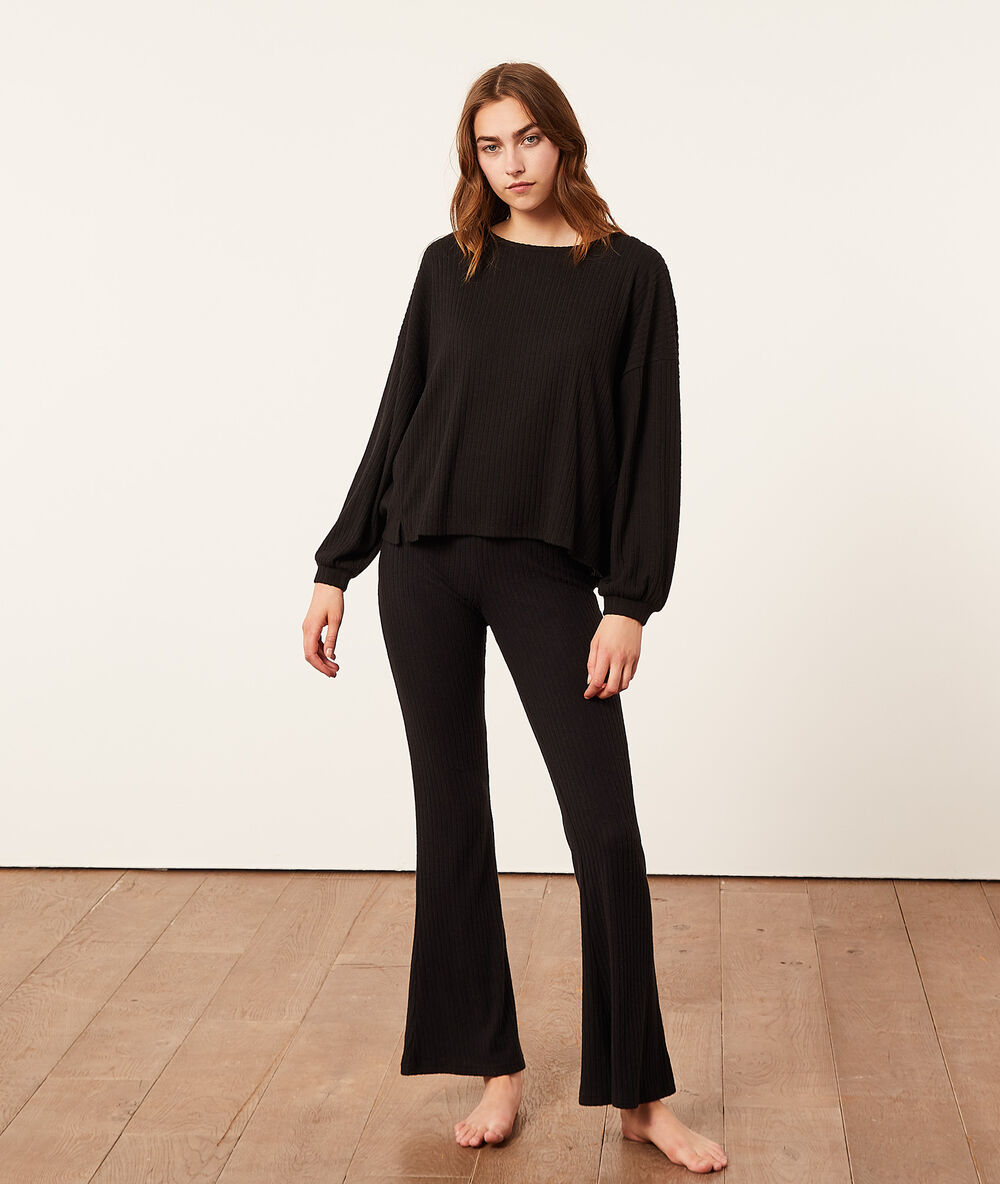 Pantalon évasé côtelé noir.