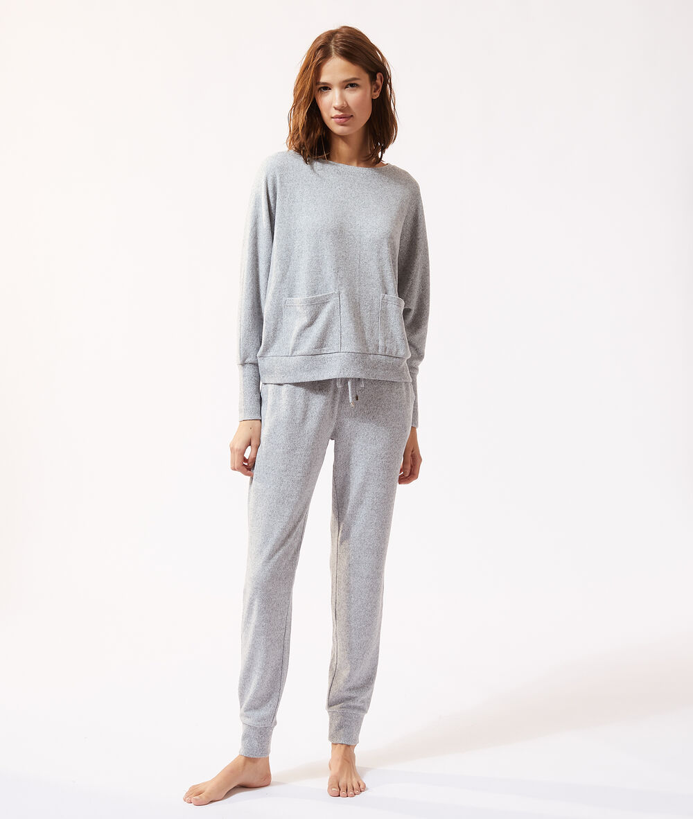 Top manches longues loungewear gris.