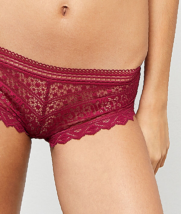 Shorty en dentelle graphique bordeaux grenat.
