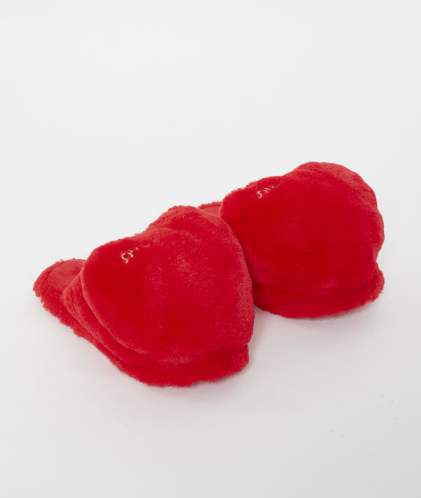 Chaussons doudou forme coeur Chaussons doudou forme coeur