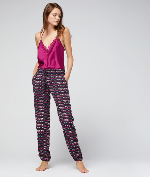 Pantalon satin imprimé violet.