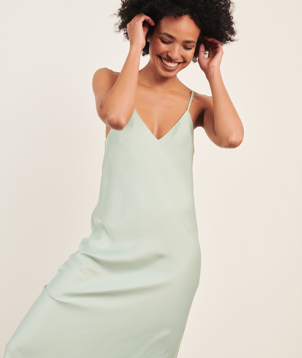 Nuisette satinée longue celadon.