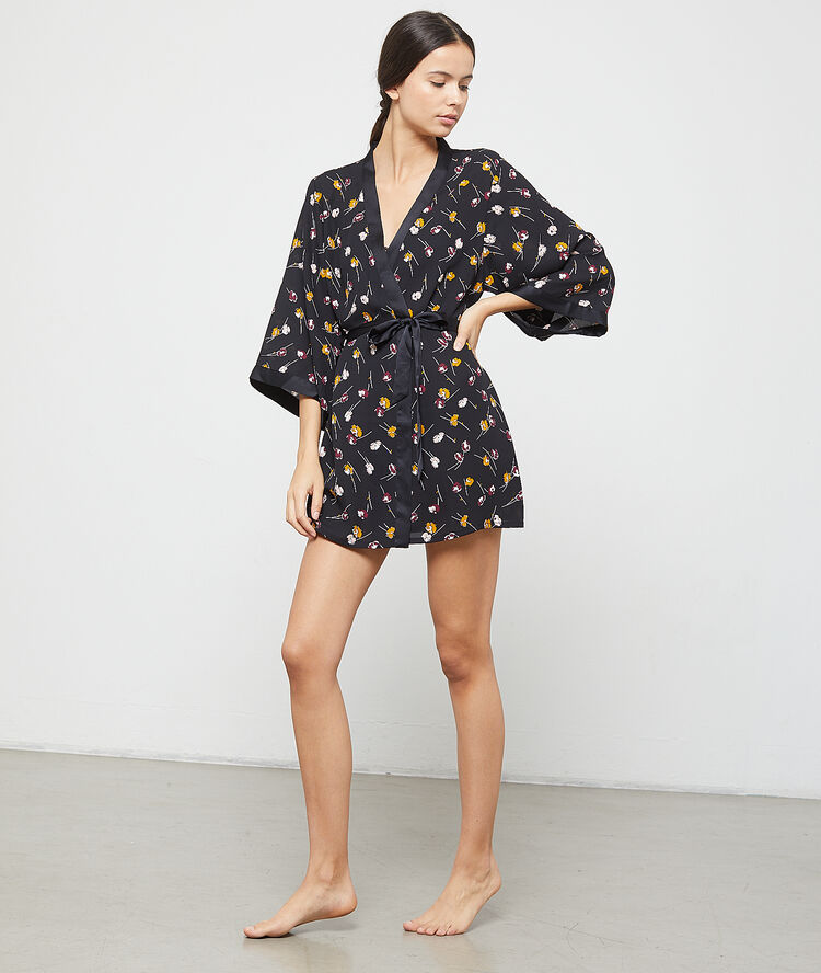 Kimono imprimé fleuri noir.