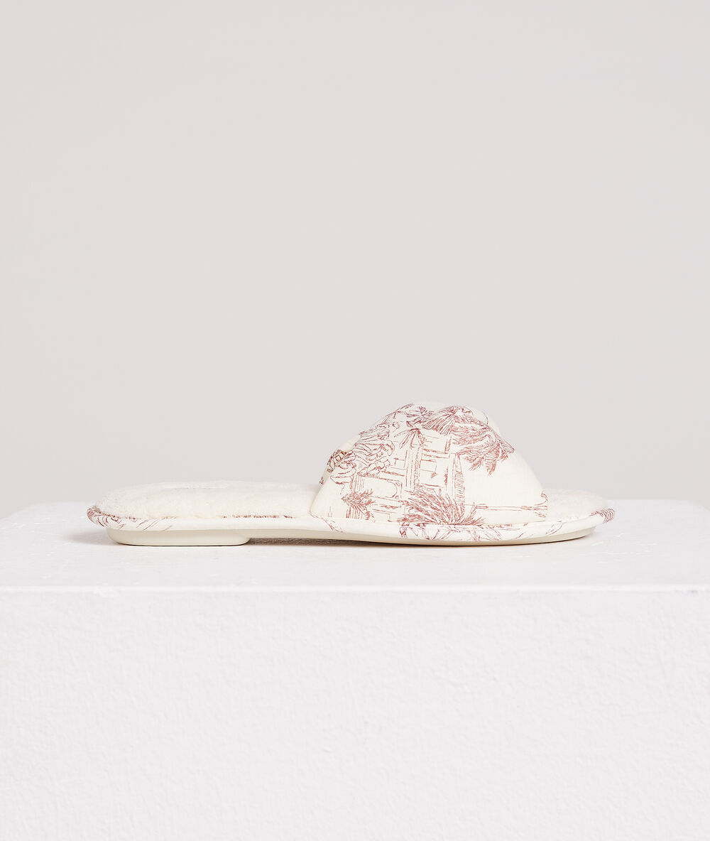 Chaussons tongs à nœud imprimés beige.