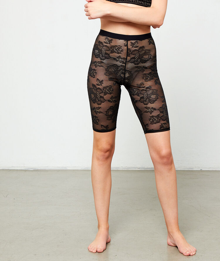 Cycliste en dentelle noir.