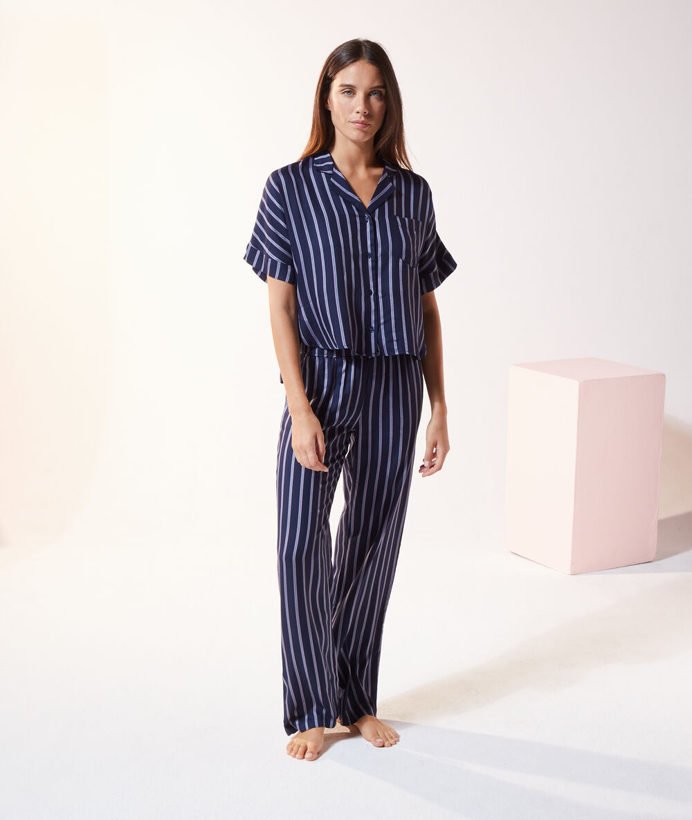 Chemise manches courtes rayée bleu.