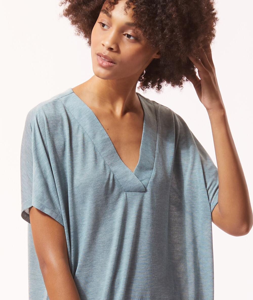 Chemise de nuit col v bleu vert.