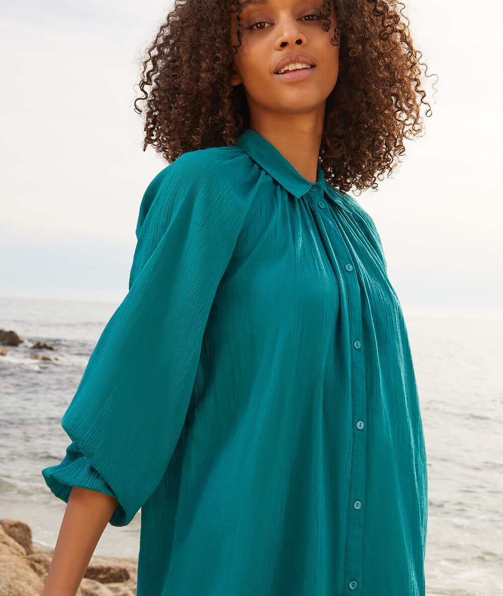 Chemise en crépon de coton vert.