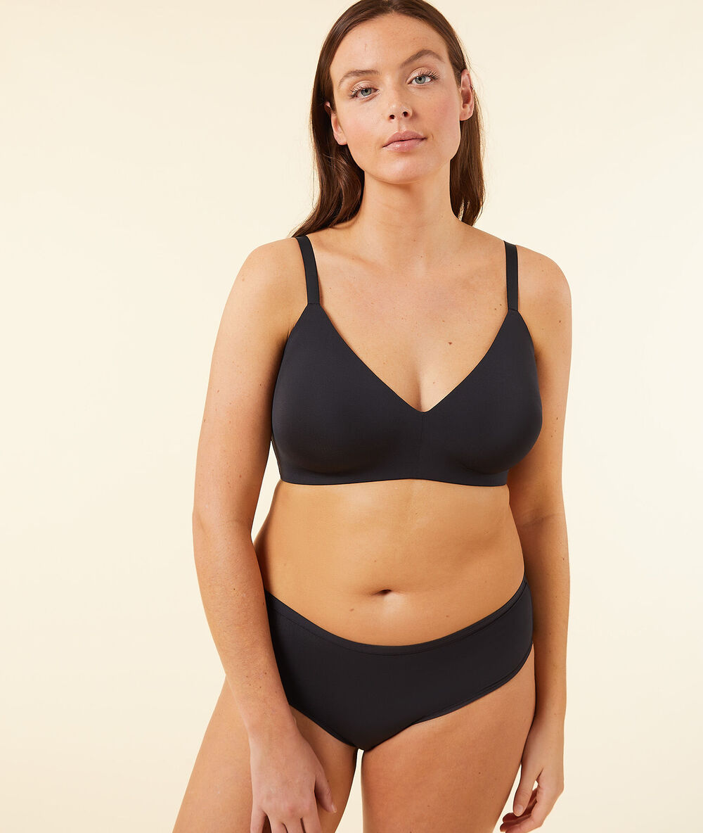 Soutien-gorge coques fines sans armatures en microfibre extensible noir.