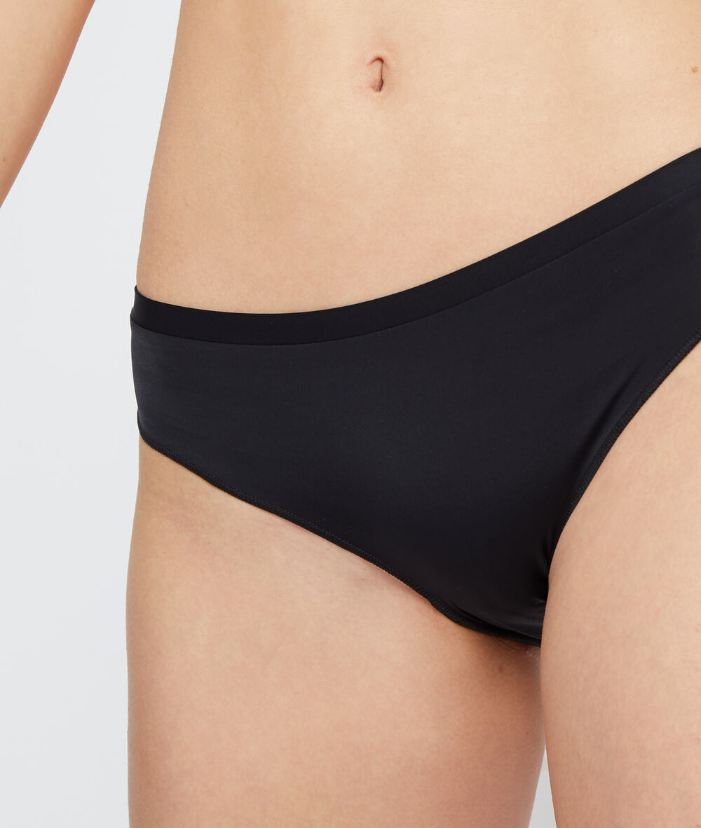 Slip en microfibre noir.