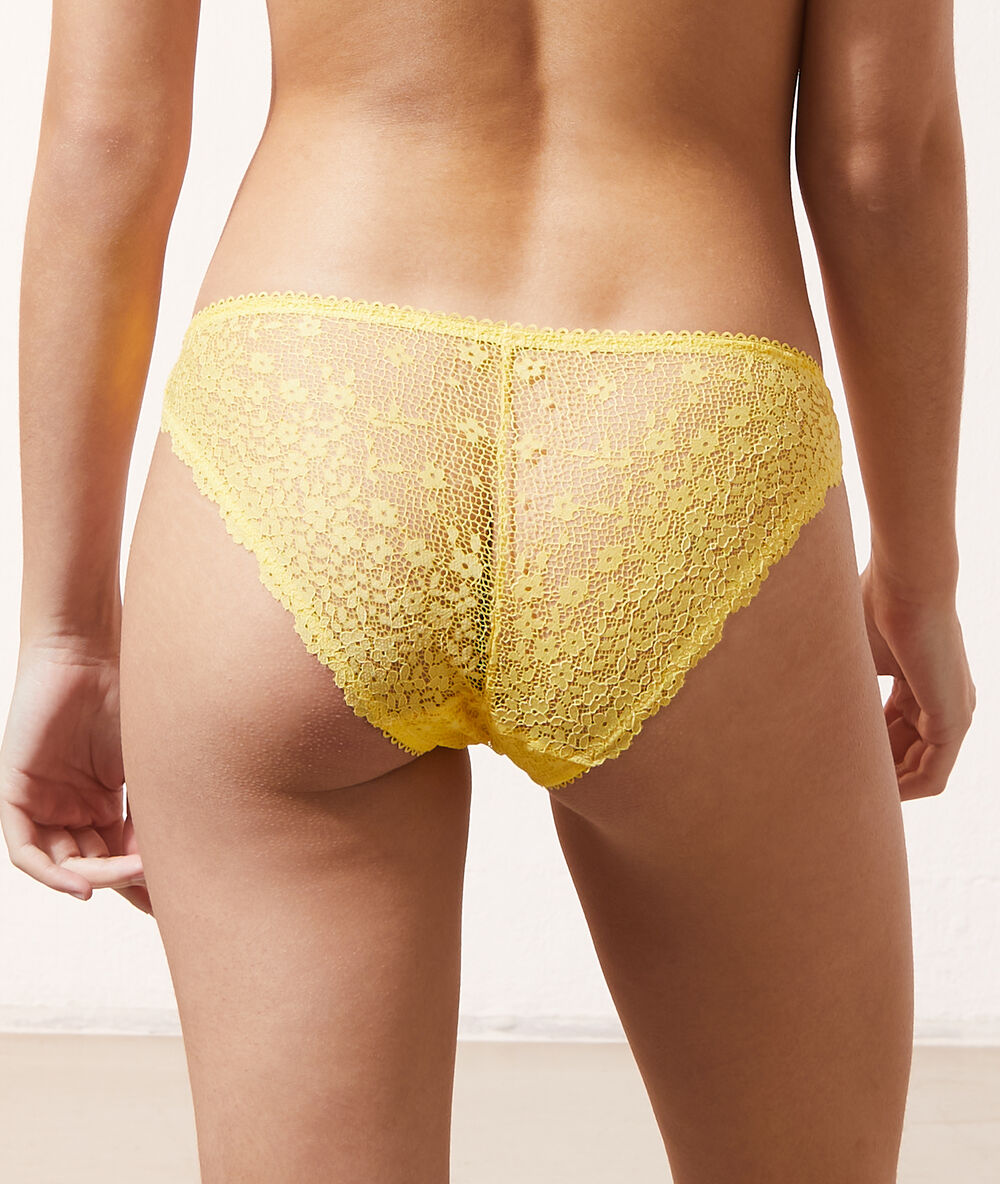 Culotte en dentelle jaune vif.
