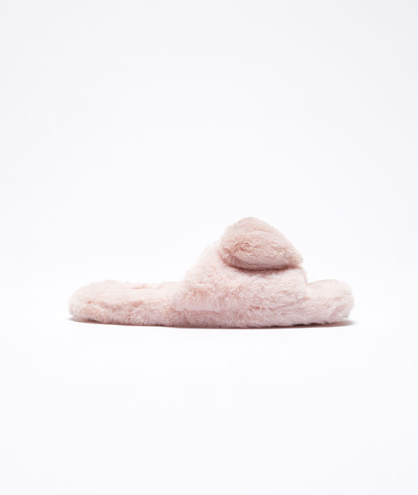 Chaussons fausse fourrure appliques coeur Chaussons fausse fourrure appliques coeur