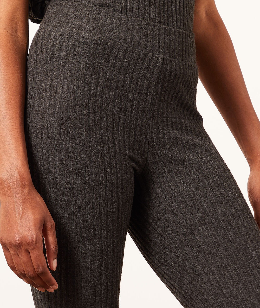 Pantalon évasé côtelé anthracite.