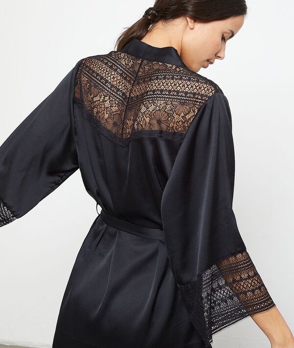 Kimono satiné empiècement dentelle noir.