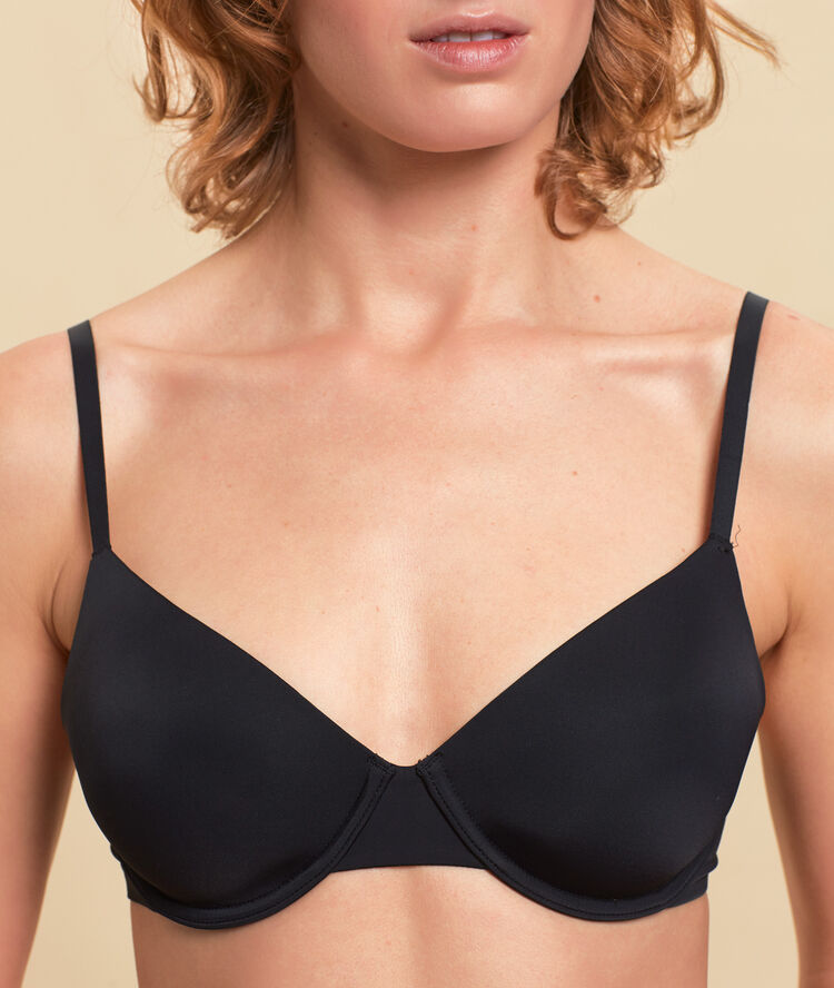 Soutien-gorge classique à coques fines noir.