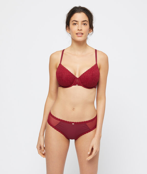 Soutien-gorge ampliforme, dentelle et microfibre bordeaux.