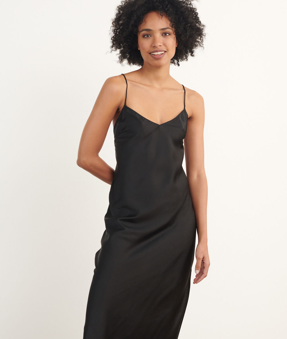Nuisette longue satinée noir.