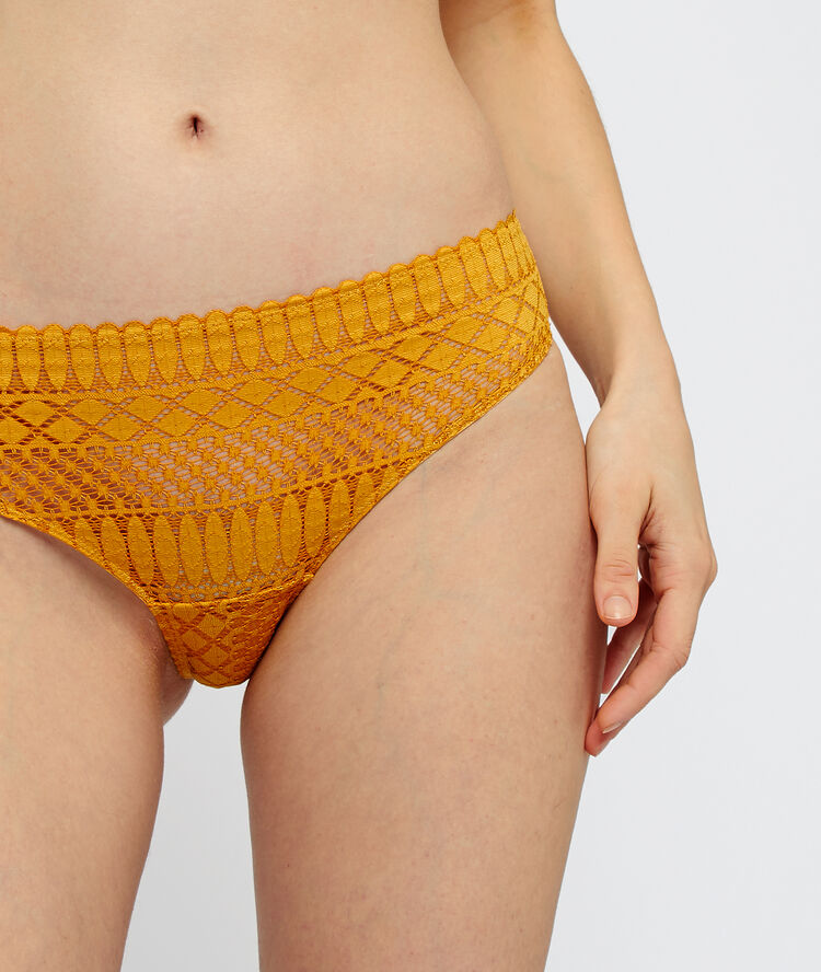 Cheeky en dentelle bouton d'or.
