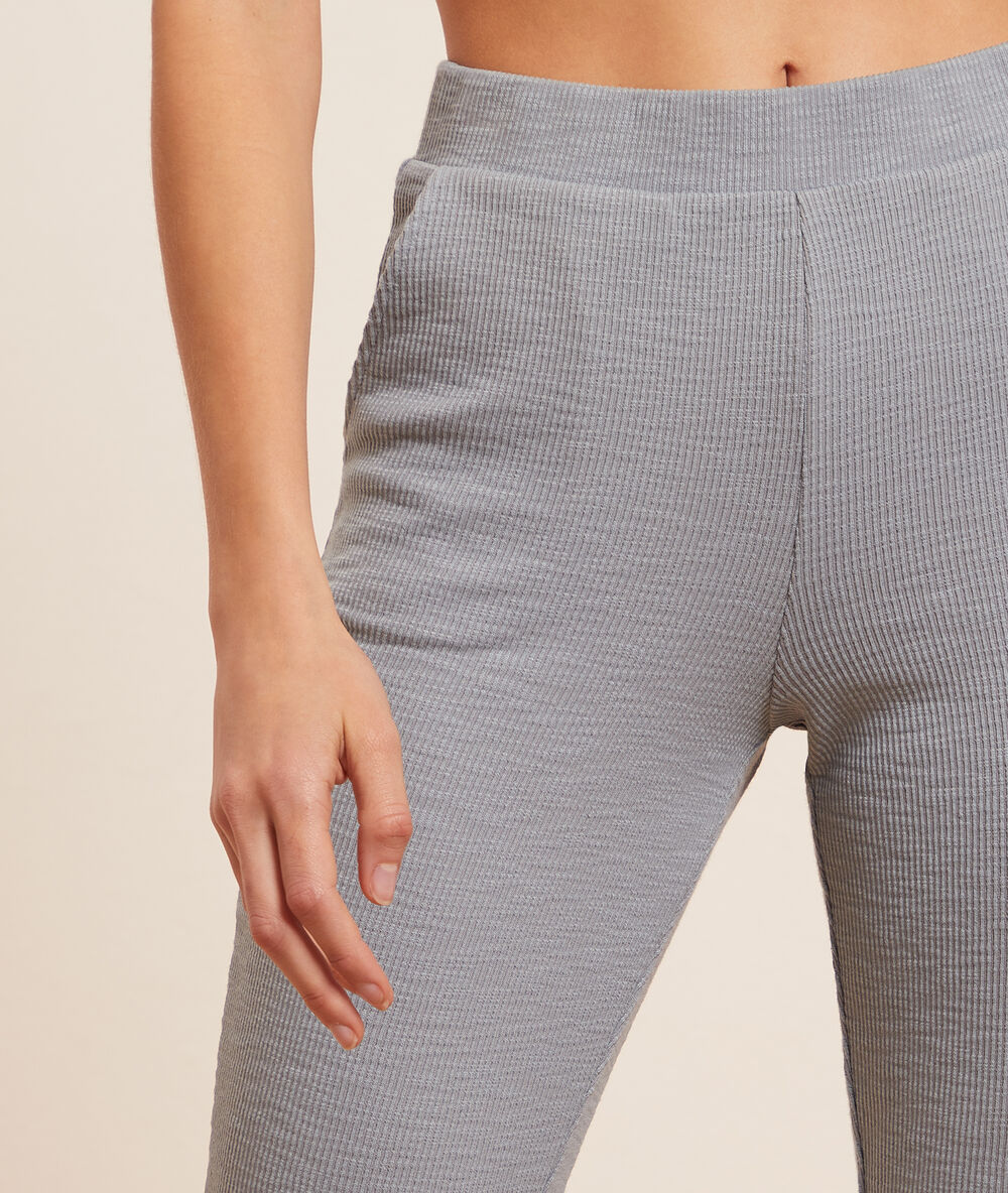 Pantalon de pyjama uni bleu.