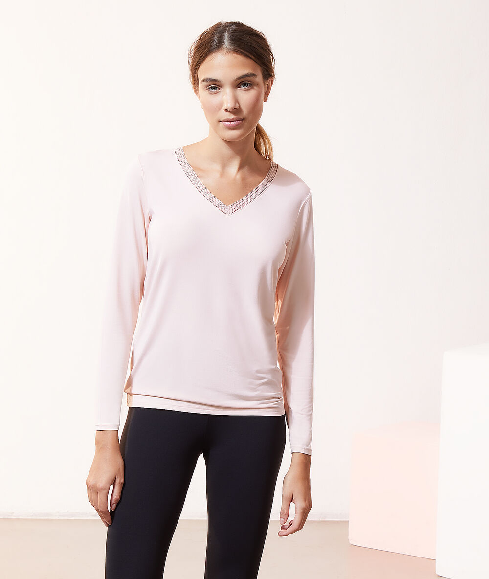 Top mailles fines col dentelle rose.