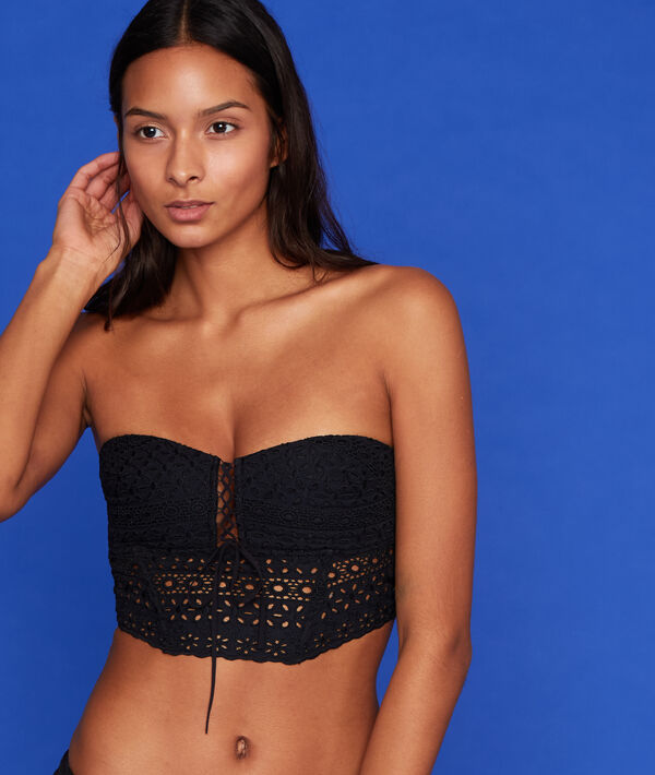 Soutien-gorge bustier, dentelle et laçages noir.