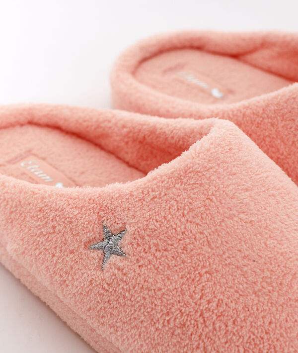 Chaussons fourrés rose.
