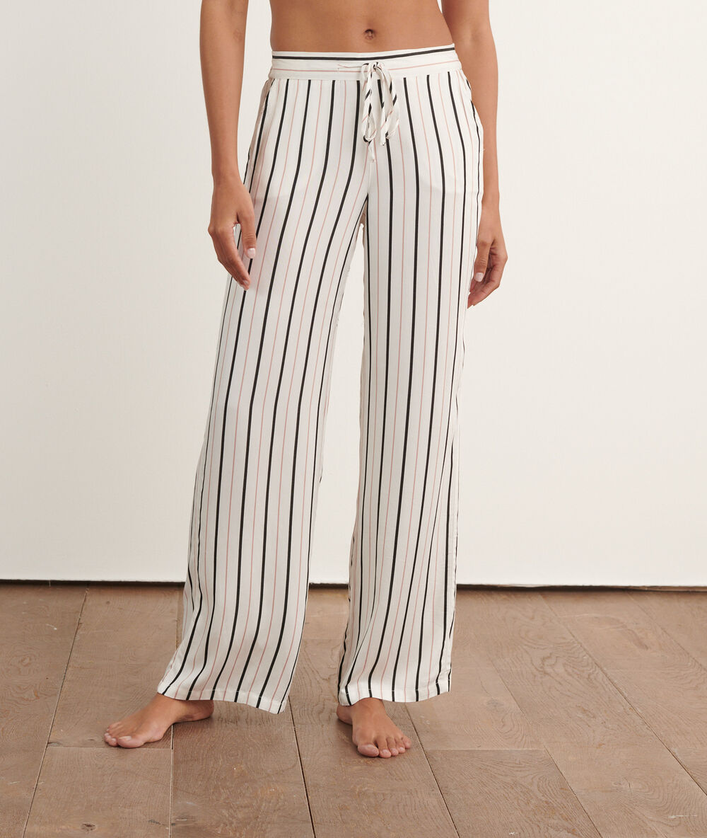 Pyjama 3 pièces en maille et satin ecru.