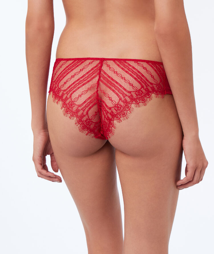 Shorty en dentelle rouge.