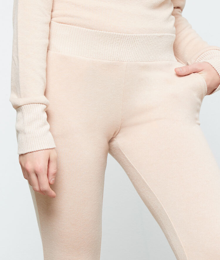 Pantalon loungewear détails boutons rose.